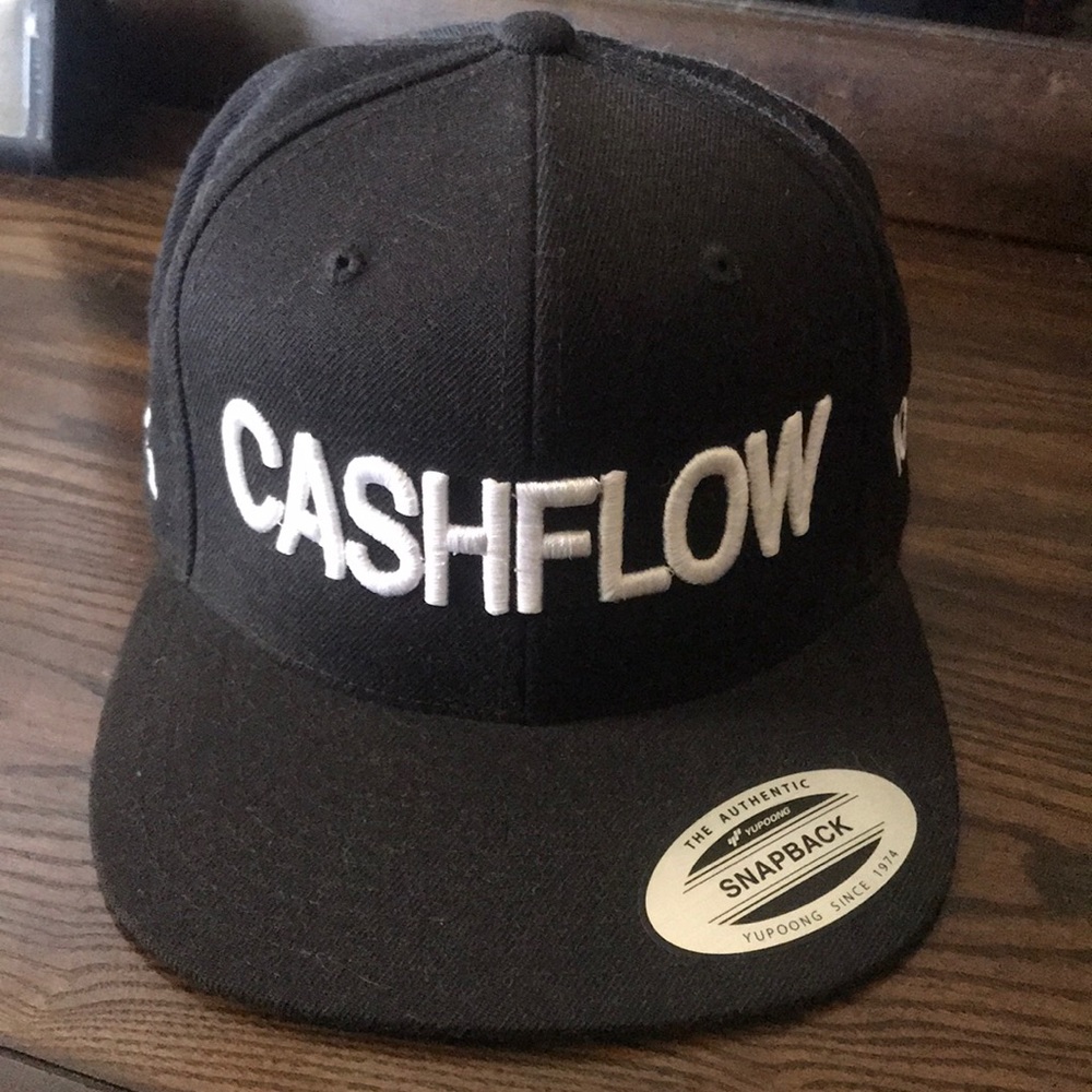 CASHFLOW 10x adjustable hat black and white